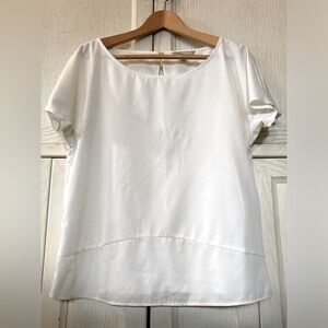 Beautiful white Banana Republic short sleeve blouse